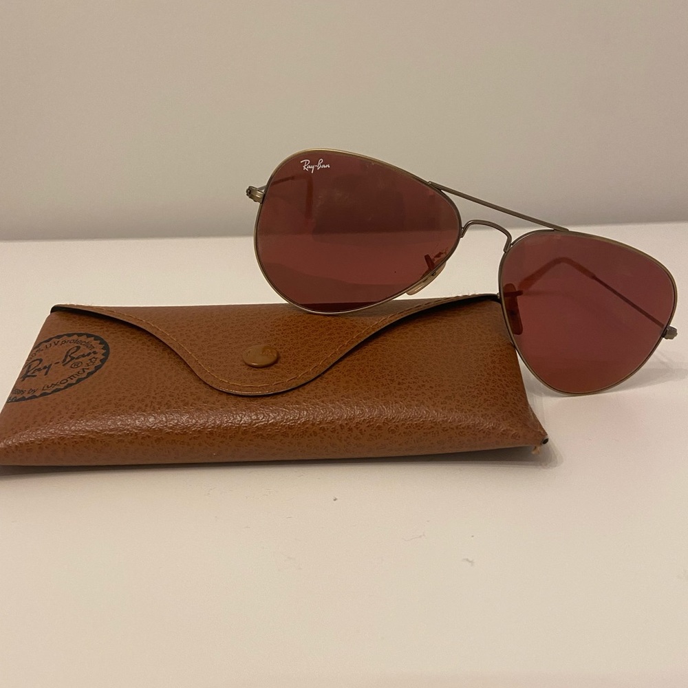 Ray-Ban Aviator Sunglasses with Red Lens and Bronze Frame. Case included